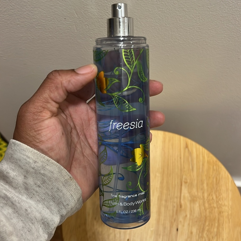 Bath & Body Works Freesia Fine Fragrance Mist Old Packaging